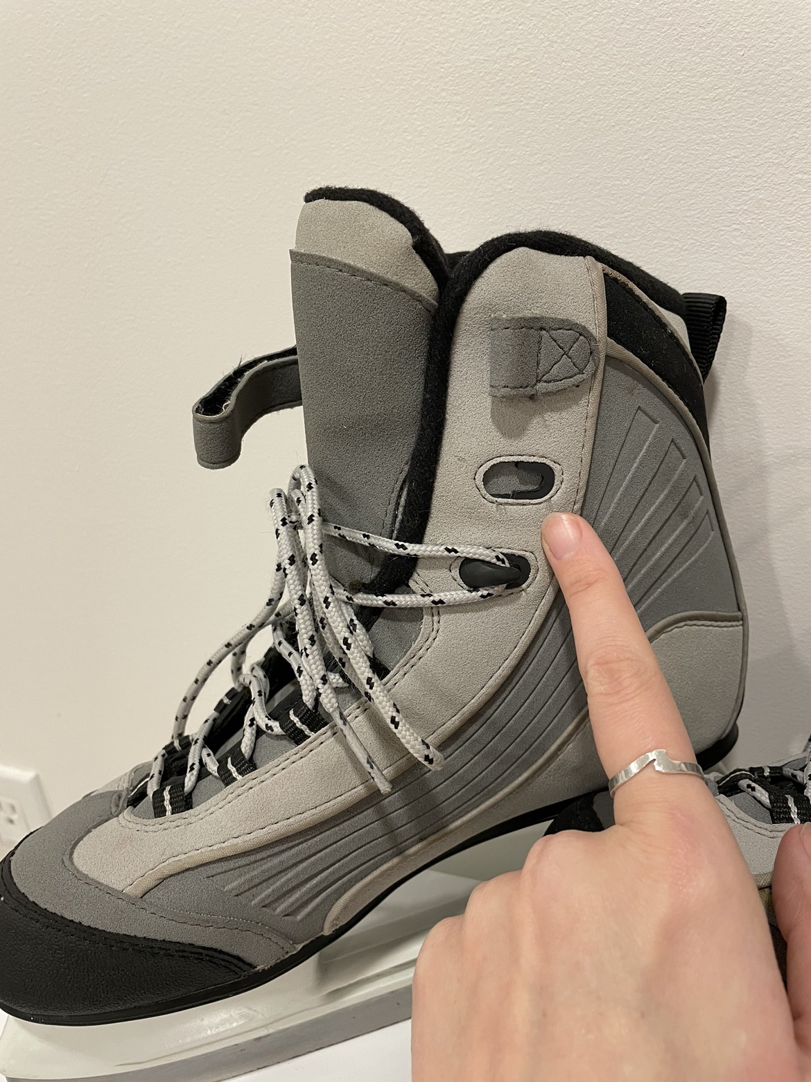 Free skates, mens size 8 image indicator(6)