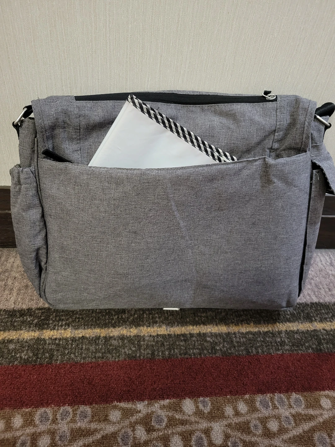 Baby Innovations Urban Messenger Diaper Bag🏒 image indicator(2)