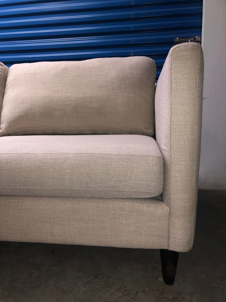 FREE DELIVERY 🚚💨4 SEATER LIGHT BEIGE MODERN SECTIONAL SOFA/COUCH image indicator(3)