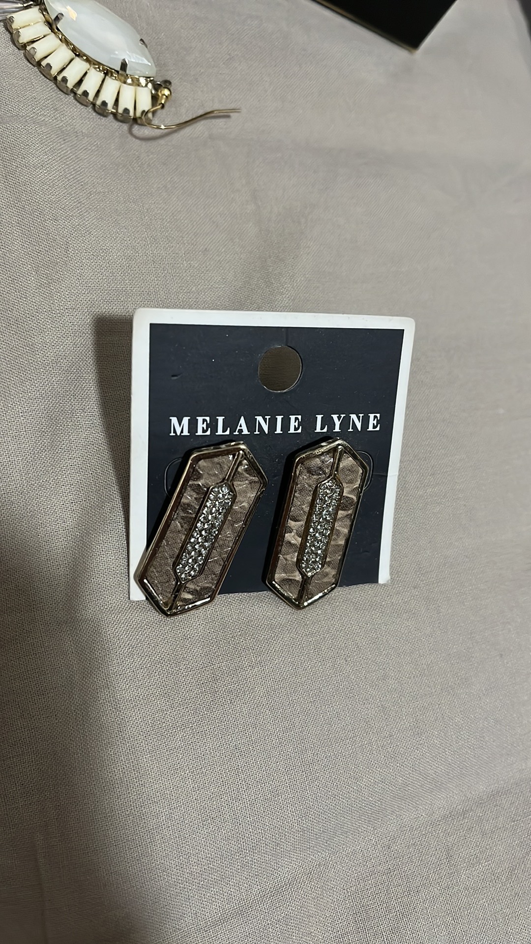 ear rings thumbnail
