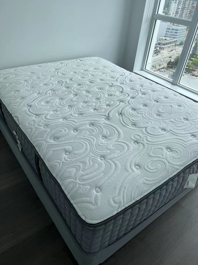 Queen Mattress, No Stain Damage. NEED GONE (org.$500+) thumbnail