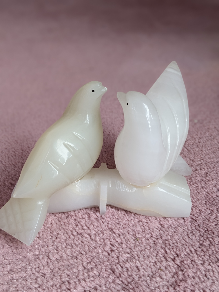 Pigeon sculpture thumbnail