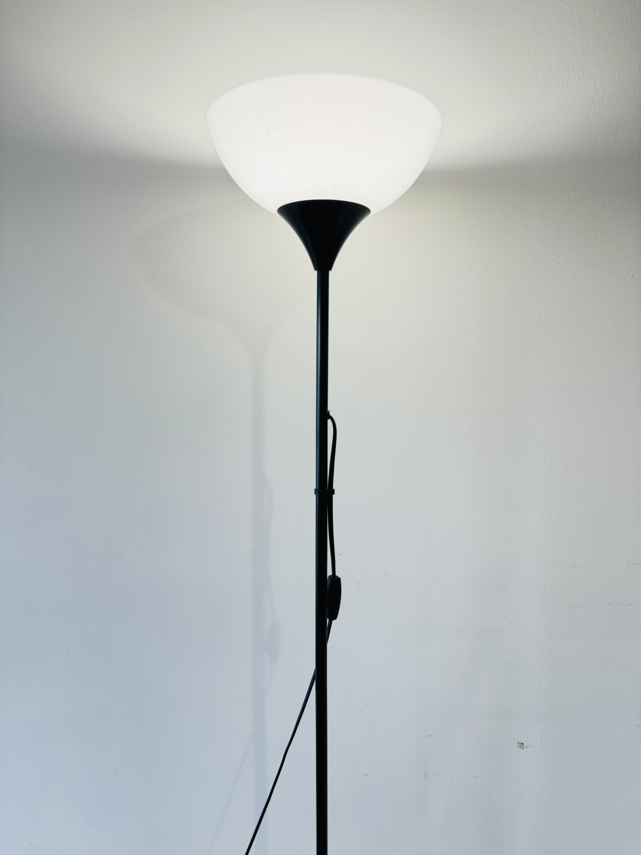 IKEA floor lamp / floor uplighter (black/white) - photo 2