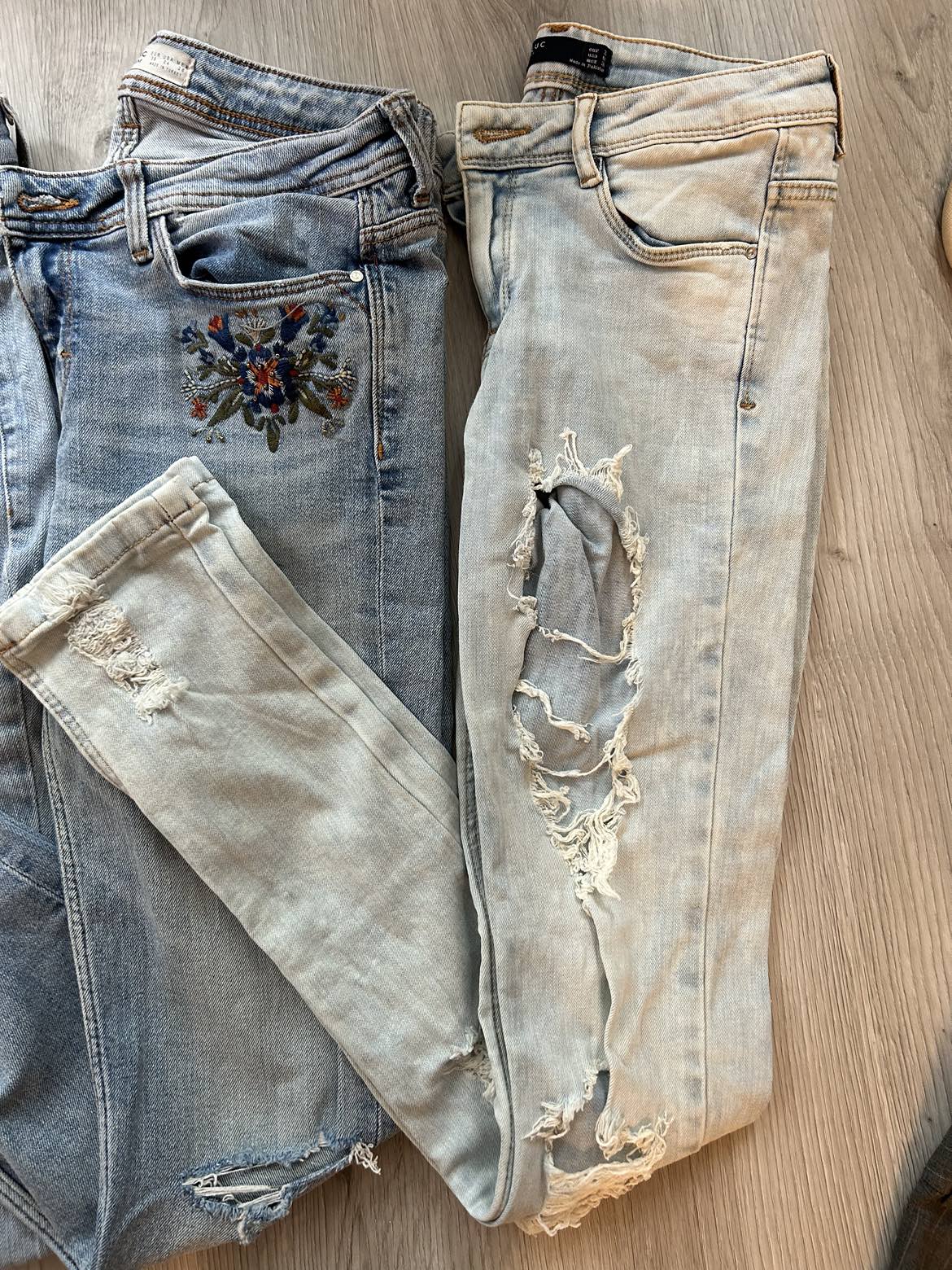 Light blue jeans bundle image indicator(4)