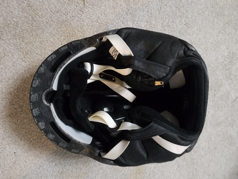 snowboarding helmet - photo 2