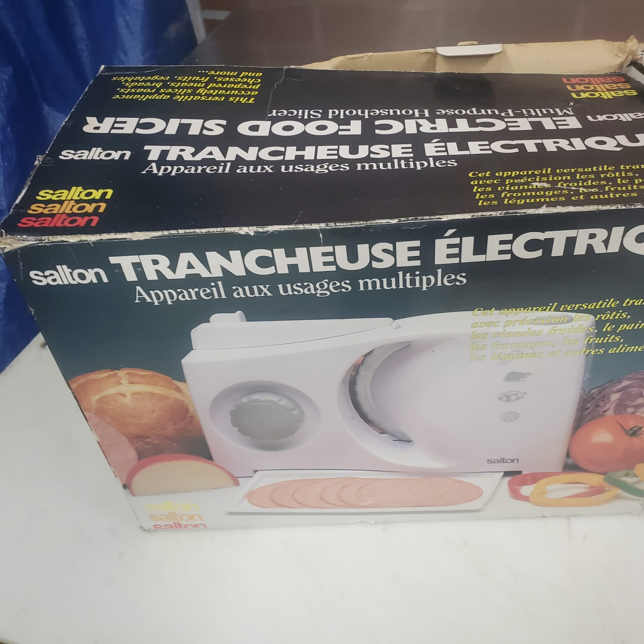 Electric food slicer