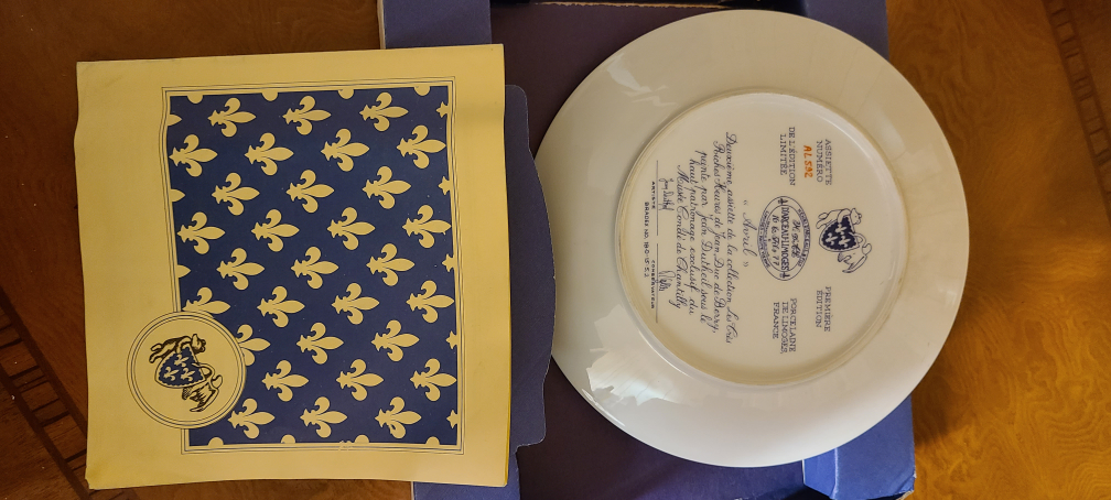 WALL DECOR PLATES