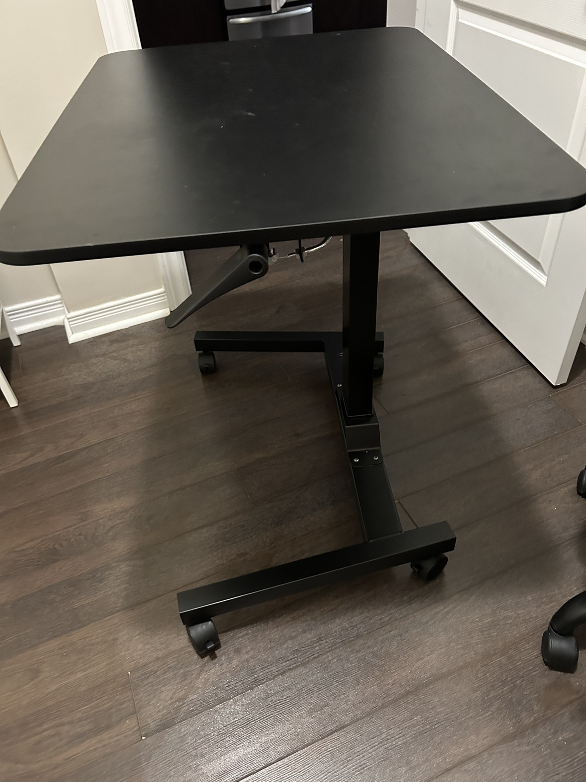 Ergonomic work desk