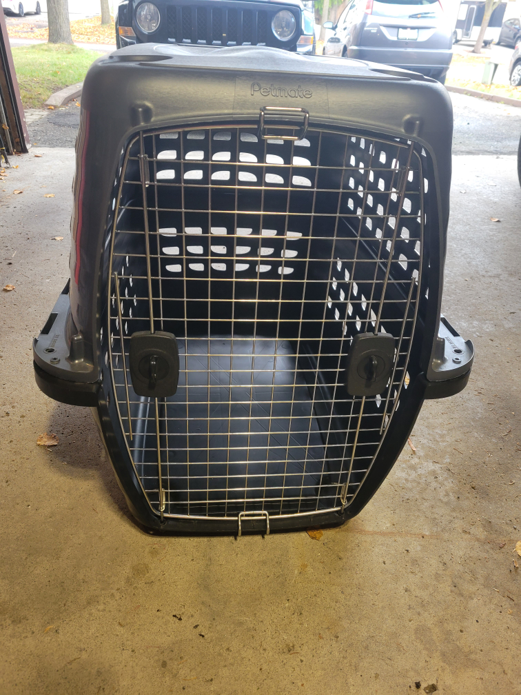 Gently used large dog crate thumbnail