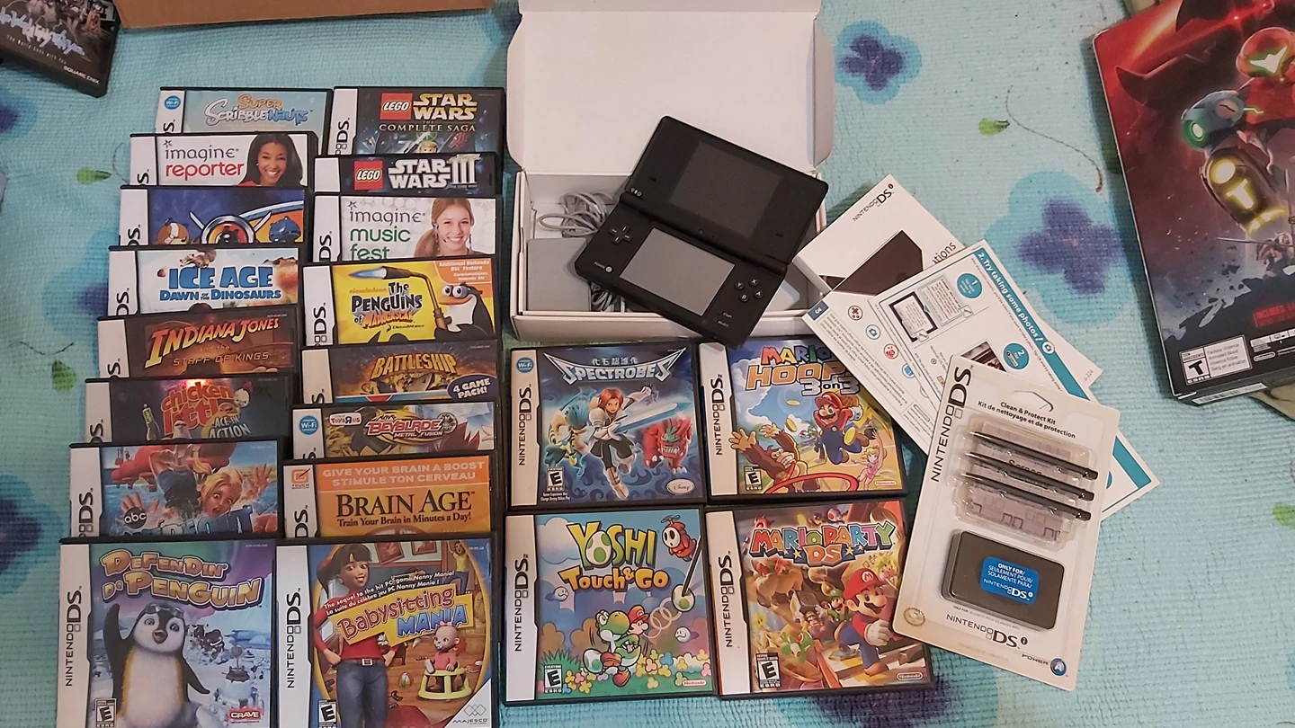 Excellent Complete in Box dsi with 20 Games thumbnail