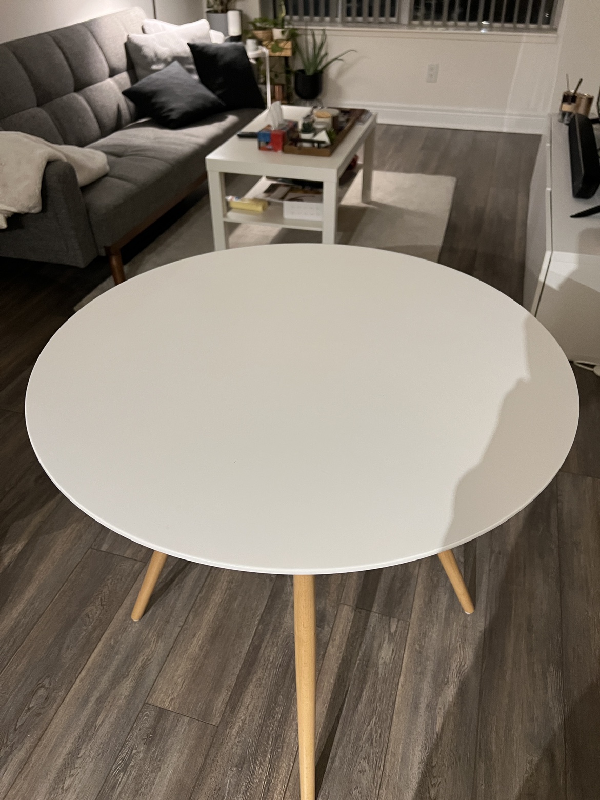 White round table - photo 3