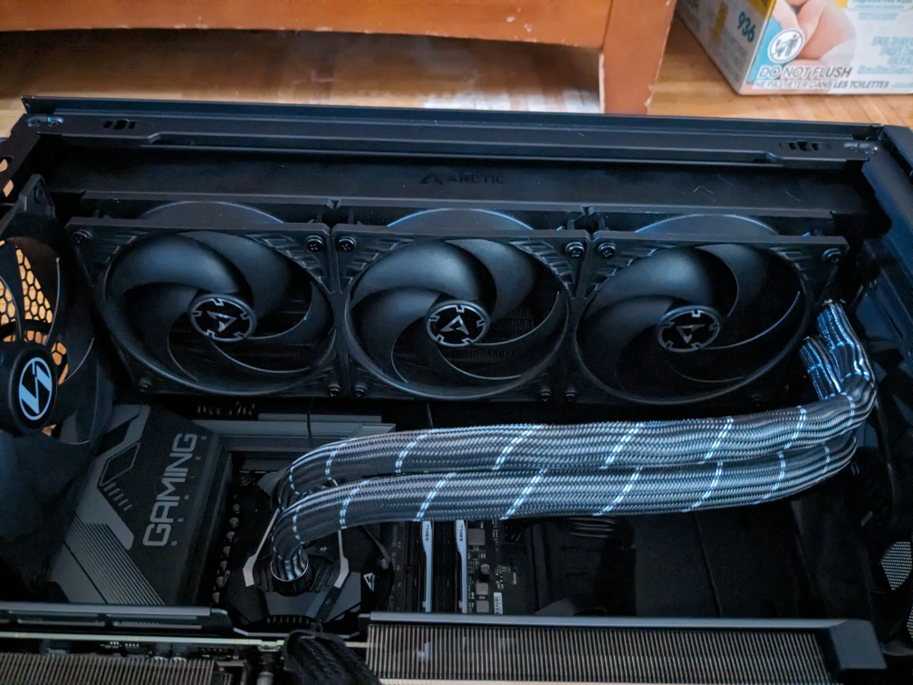 gaming pc (rtx 4070 ti & i7 13700k) + monitor and peripherals - photo 3