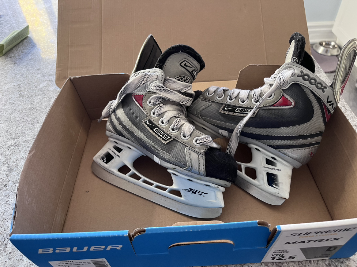Bauer Vapor hockey skates - youth 10.5