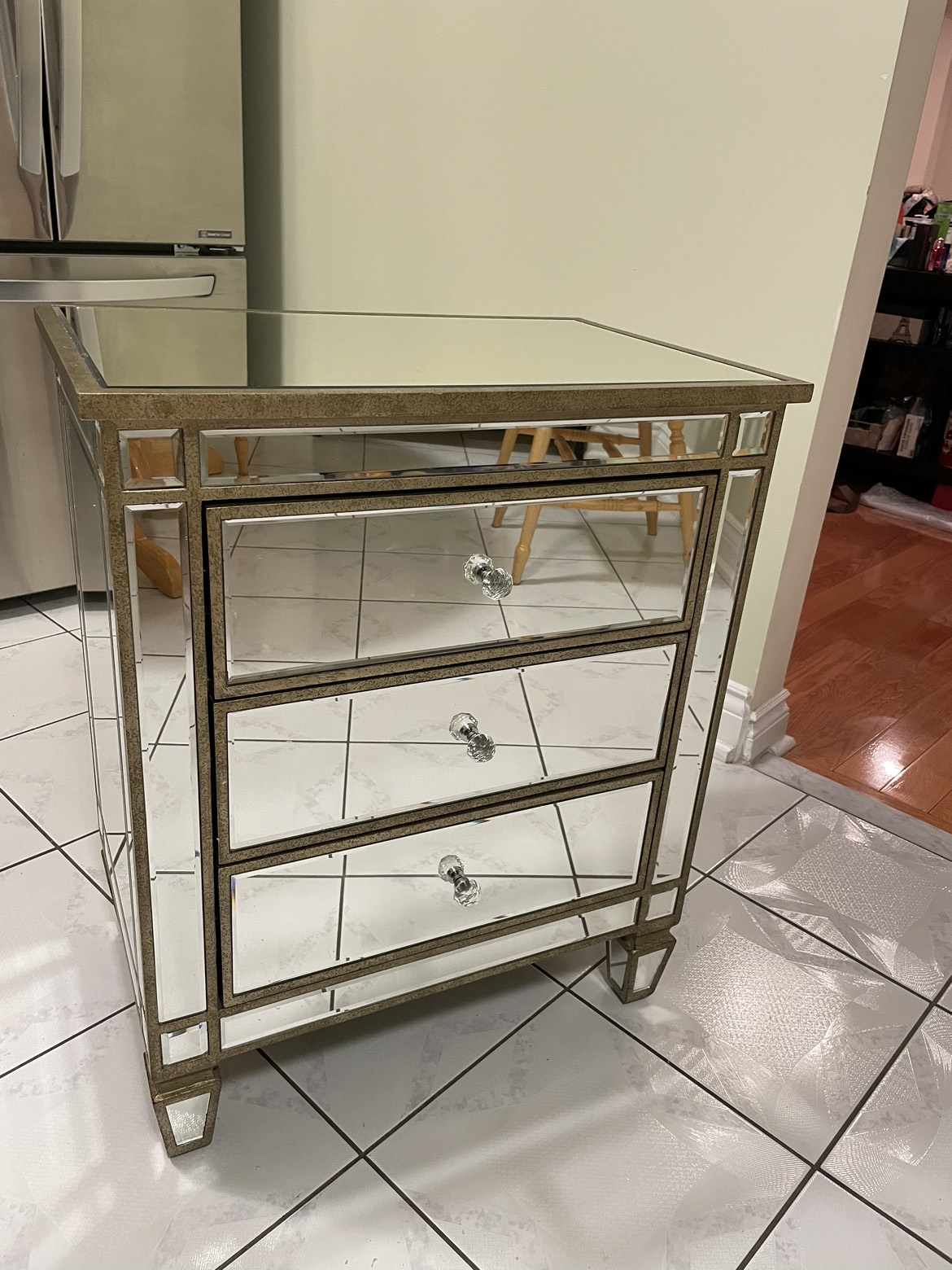 Two (2) Glass night stand / dresser better quality than IKEA - photo 3