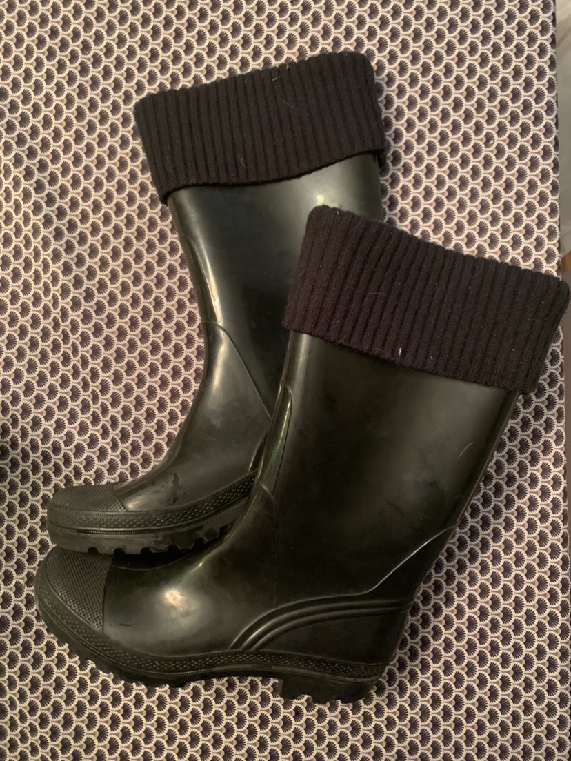 Black lined women rain boots size 10