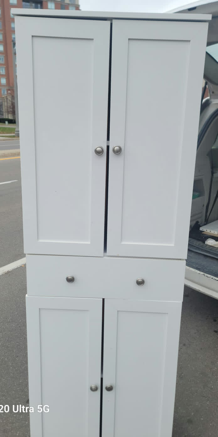 KITCHESN PANTRY CABINET SIZE 23x15h72 - photo 2