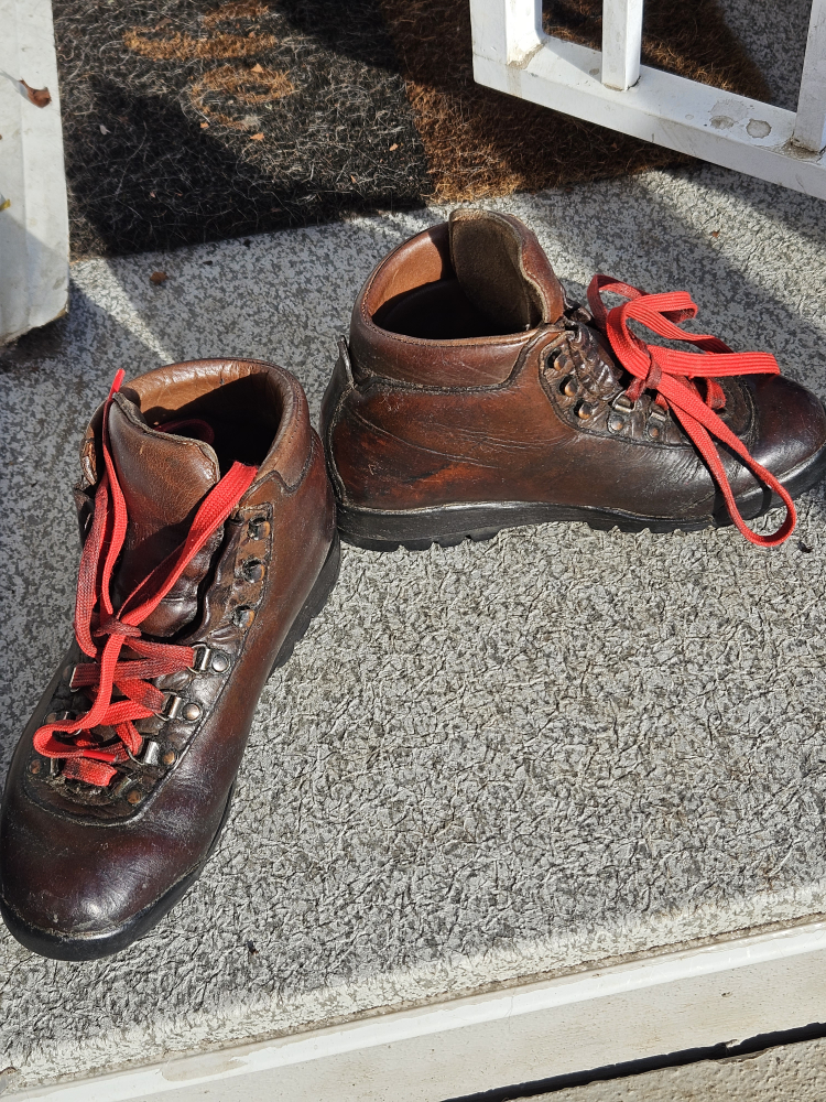 Women's Vintage Leather Boots Size 7 - photo 2