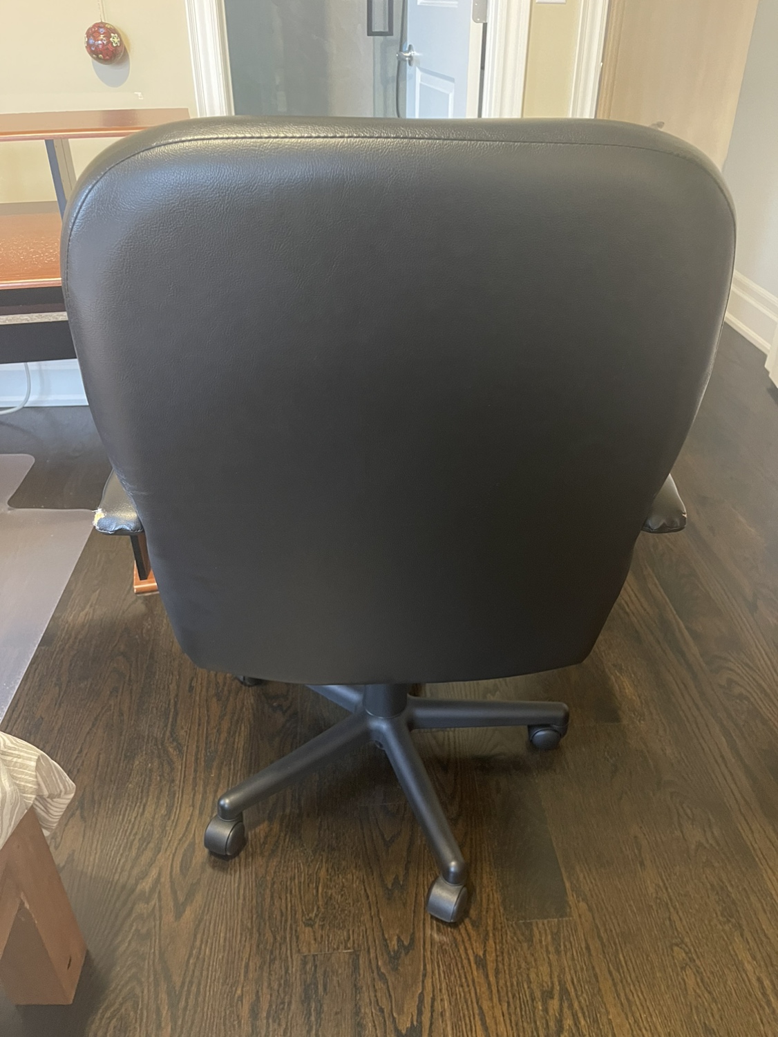 Black office chair
