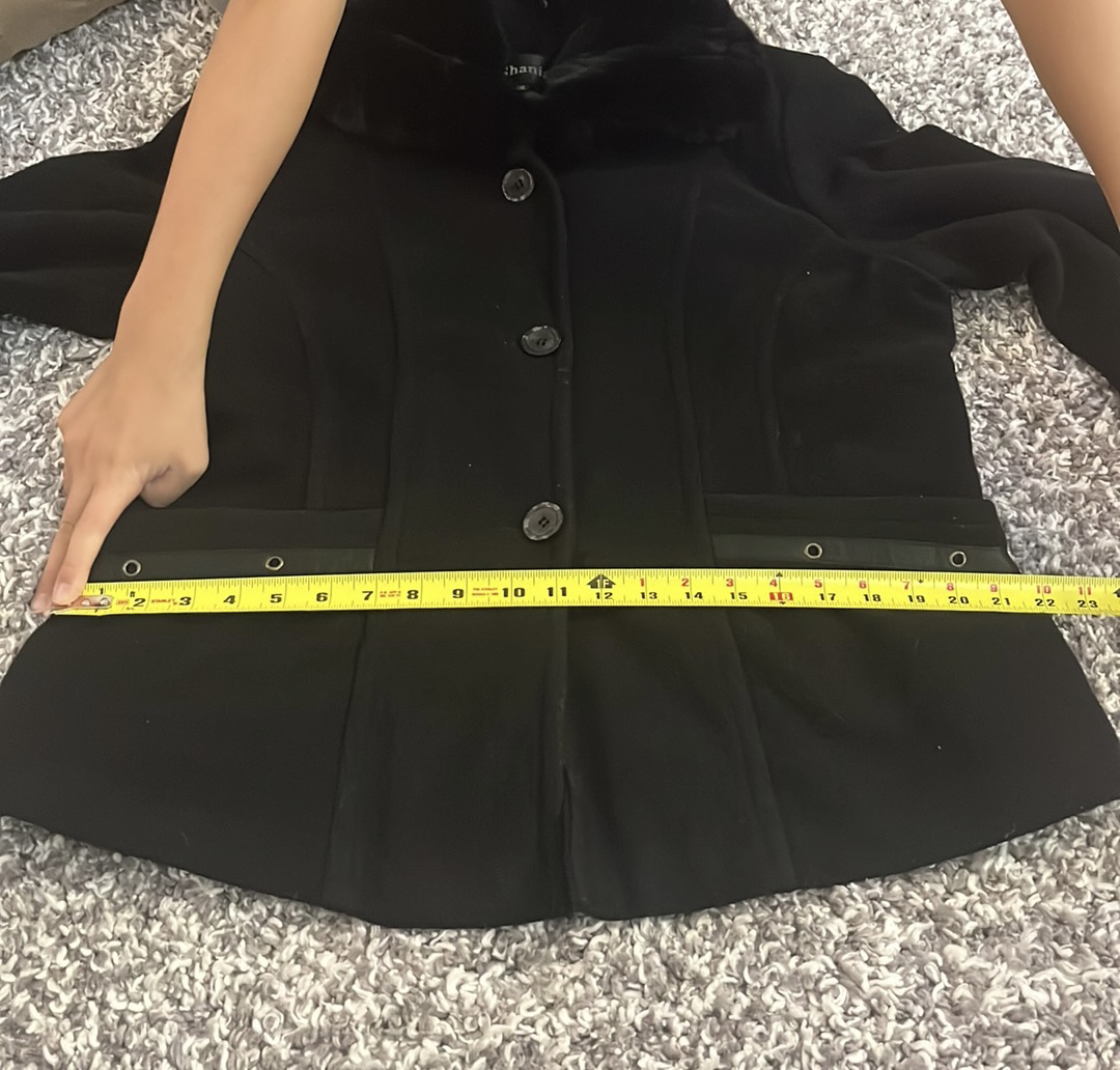 Women’s wool coat size large image indicator(5)