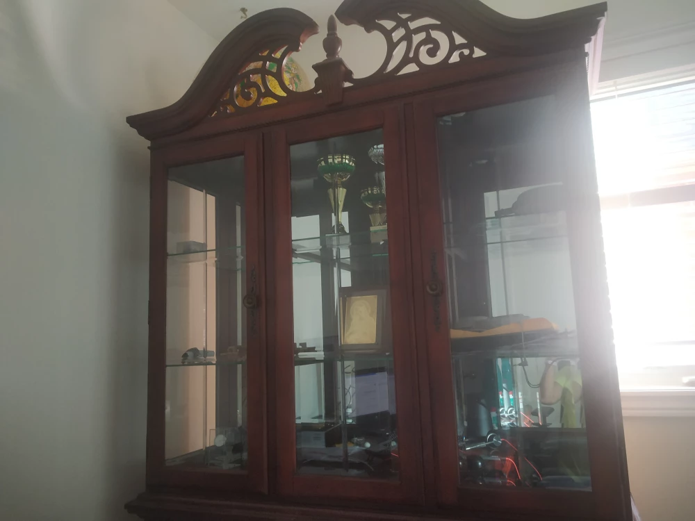 curio cabinet - photo 2