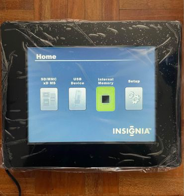 8” Insignia Digital Photo Frame - photo 3