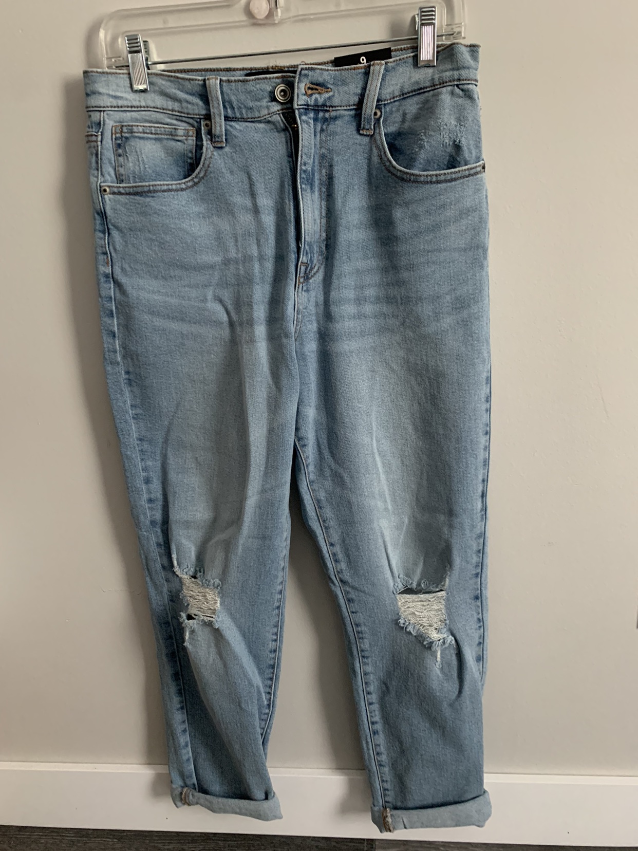 Women’s ripped jeans size 9 image indicator(3)