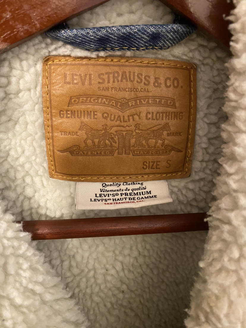 Men’s Levis Jean Jacket image indicator(4)