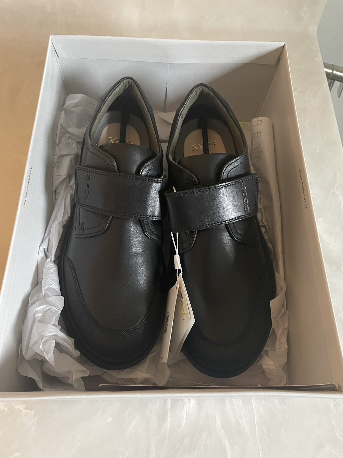 NEW Geox Respira leather shoes size 5