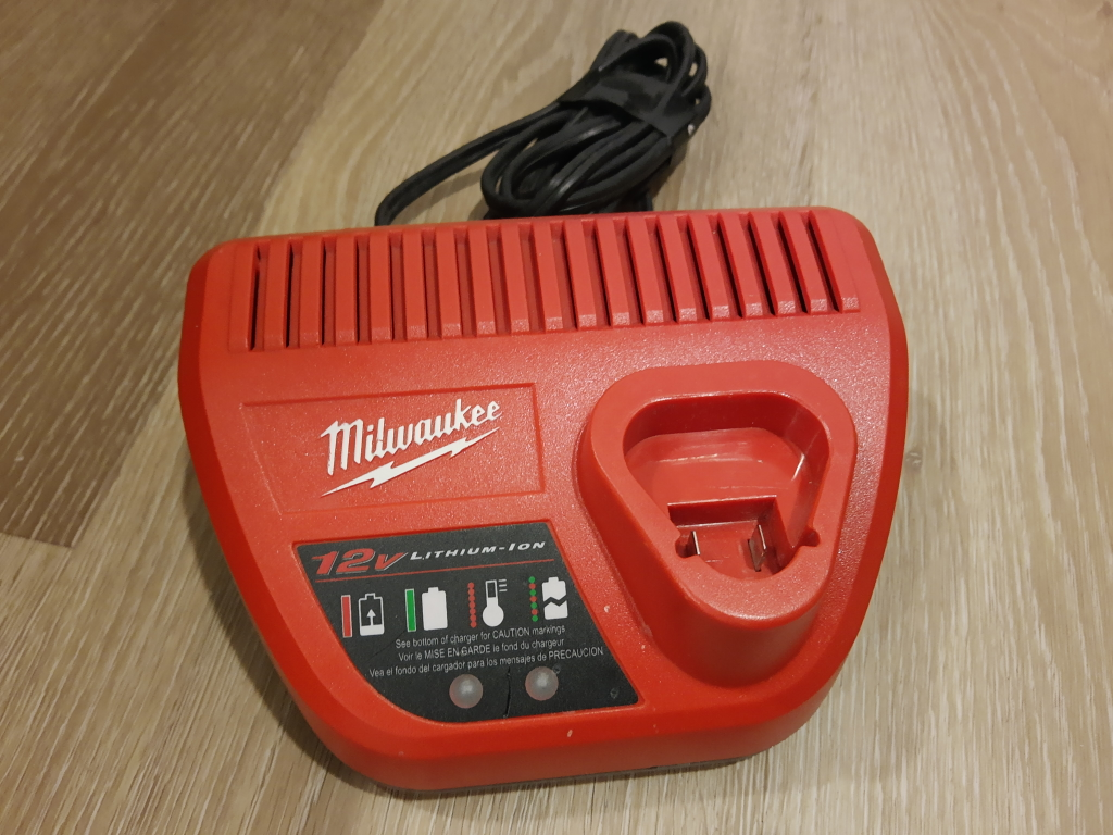 Milwaukee m12 changer thumbnail