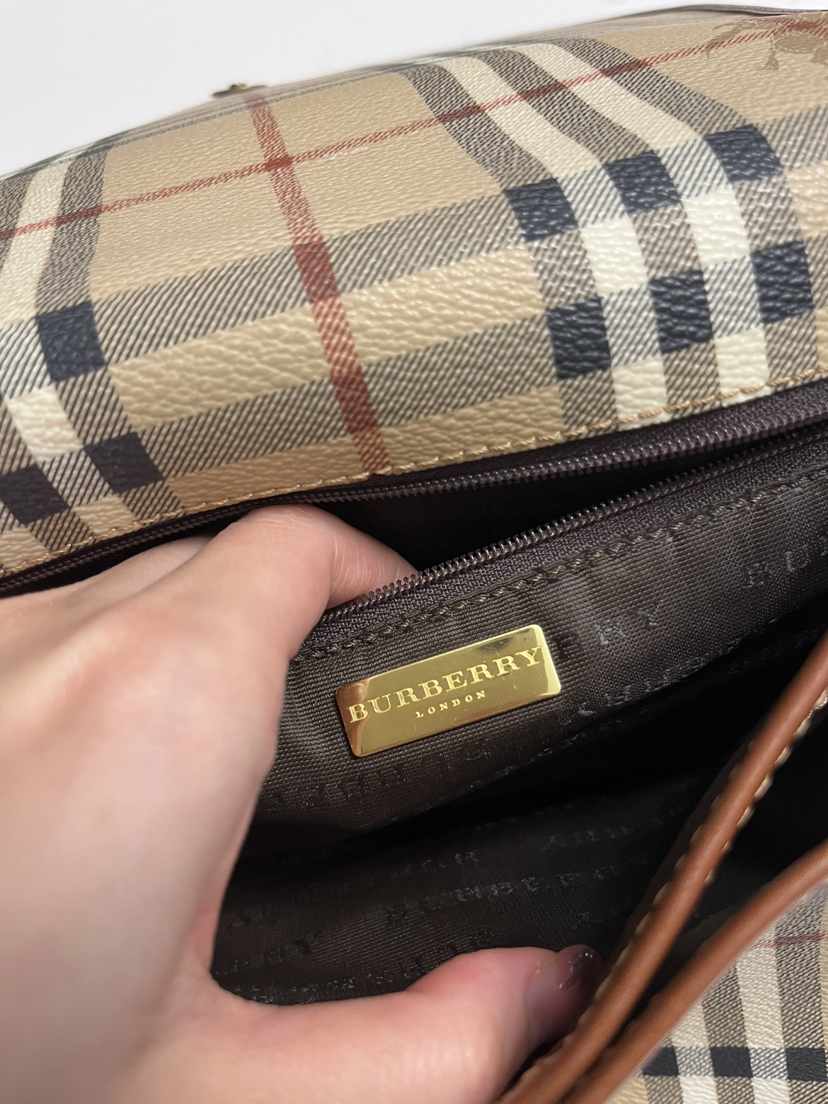 Authentic Vintage Burberry Purse image indicator(4)