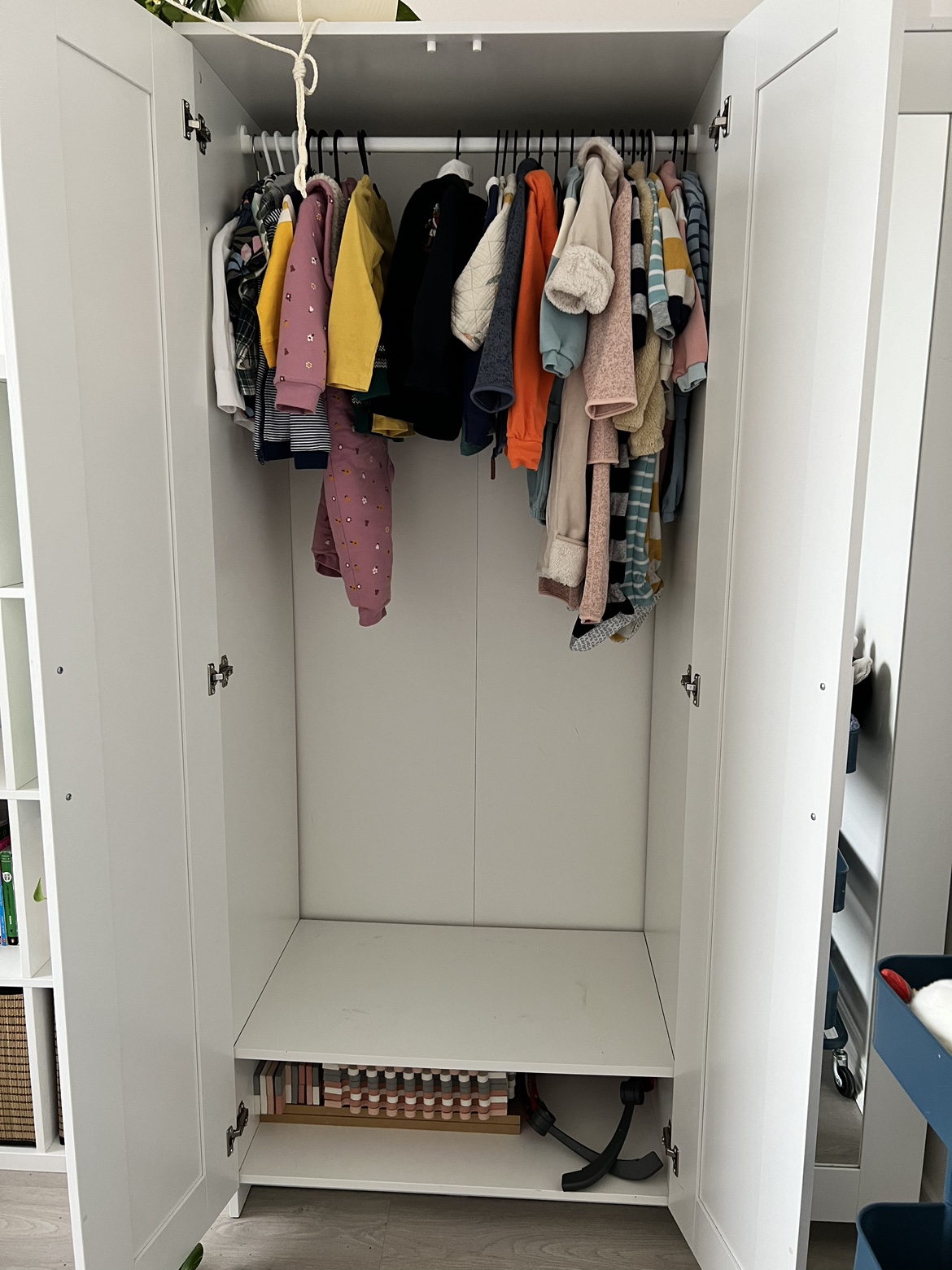 Ikea BRIMNES wardrobe with 3 doors - photo 2
