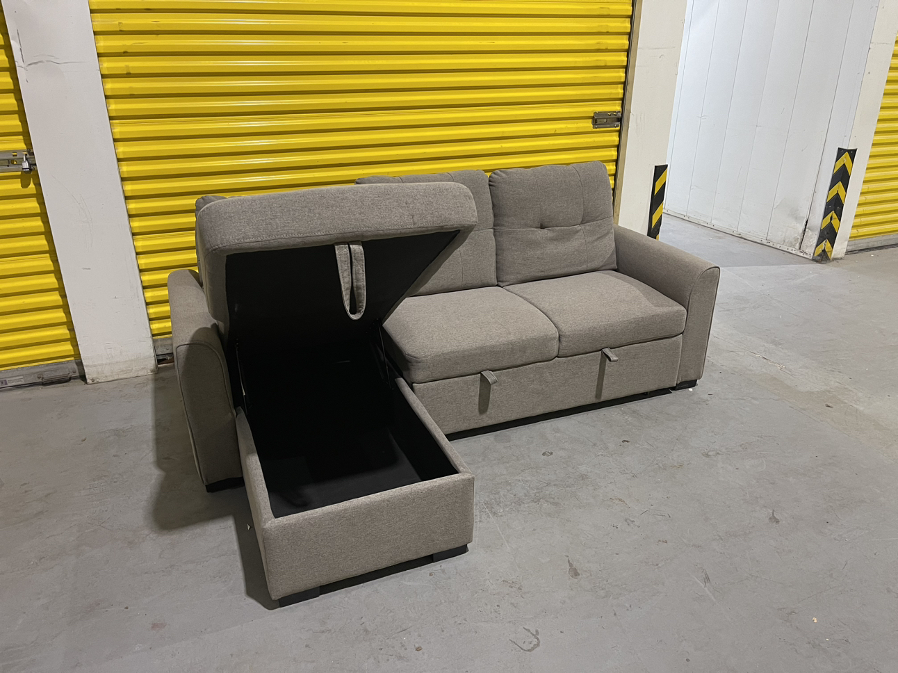 FREE DELIVERY | Beautiful Pullout Sectional with Storage - photo 5