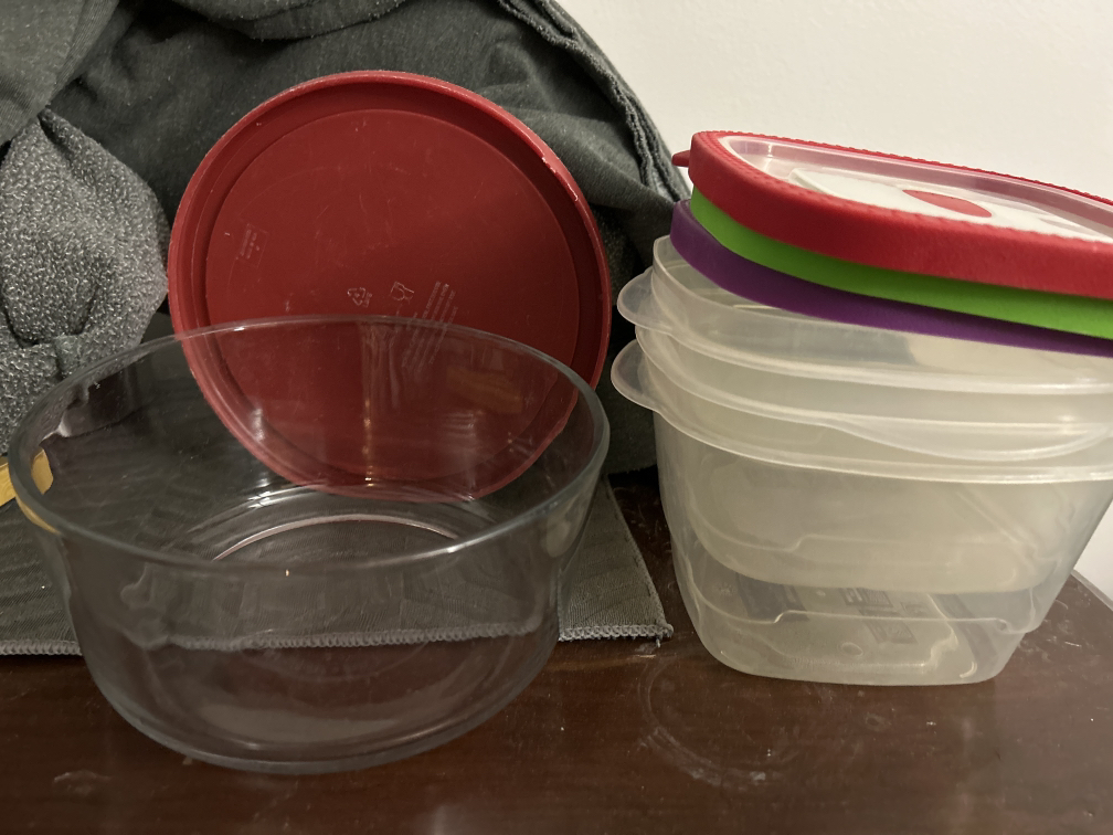 6 containers: 3 glass 3 plastic with lid thumbnail