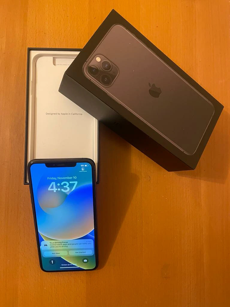 iPhone 11 Pro Max mint condition