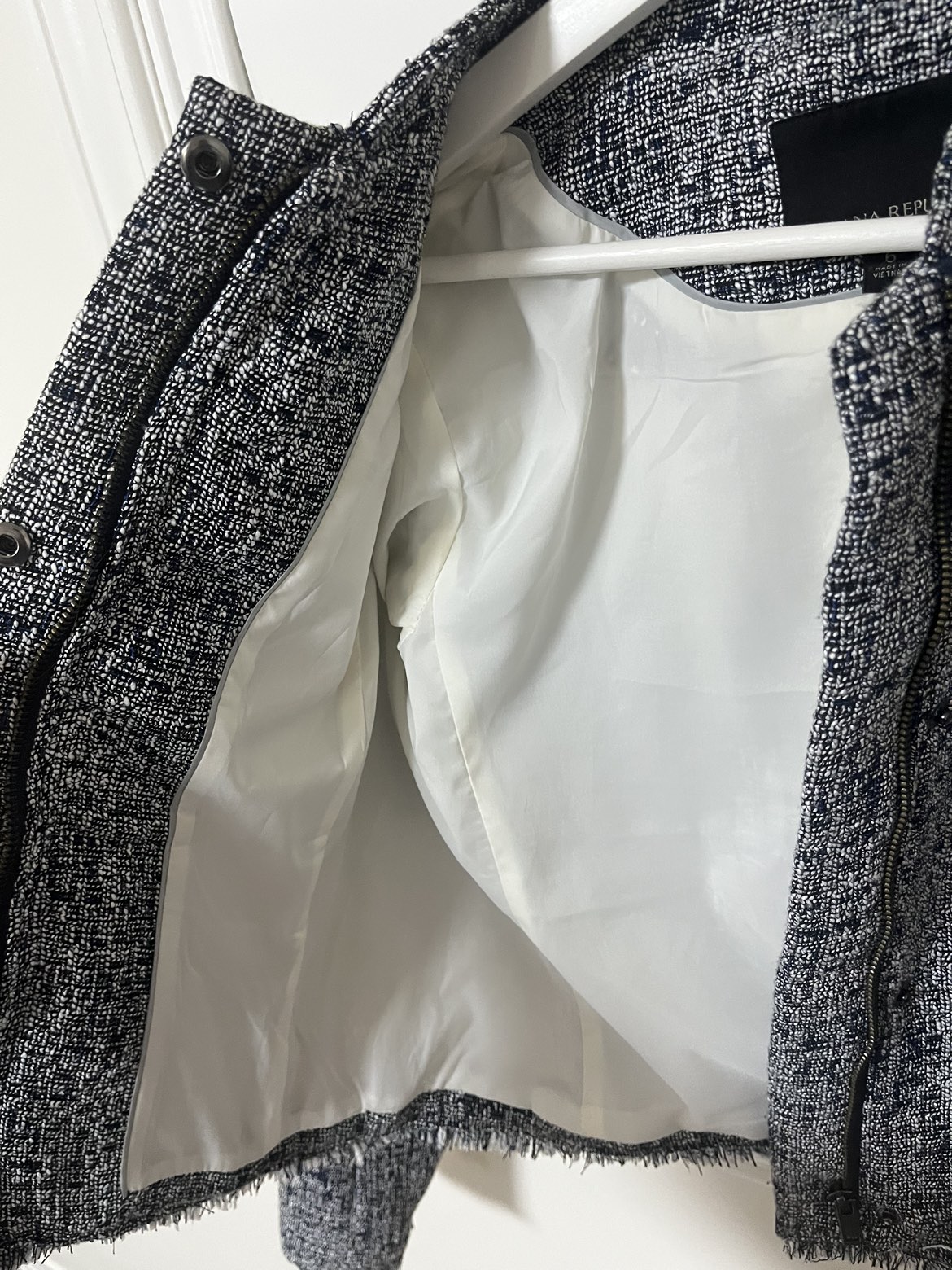 Tweed jacket image indicator(4)