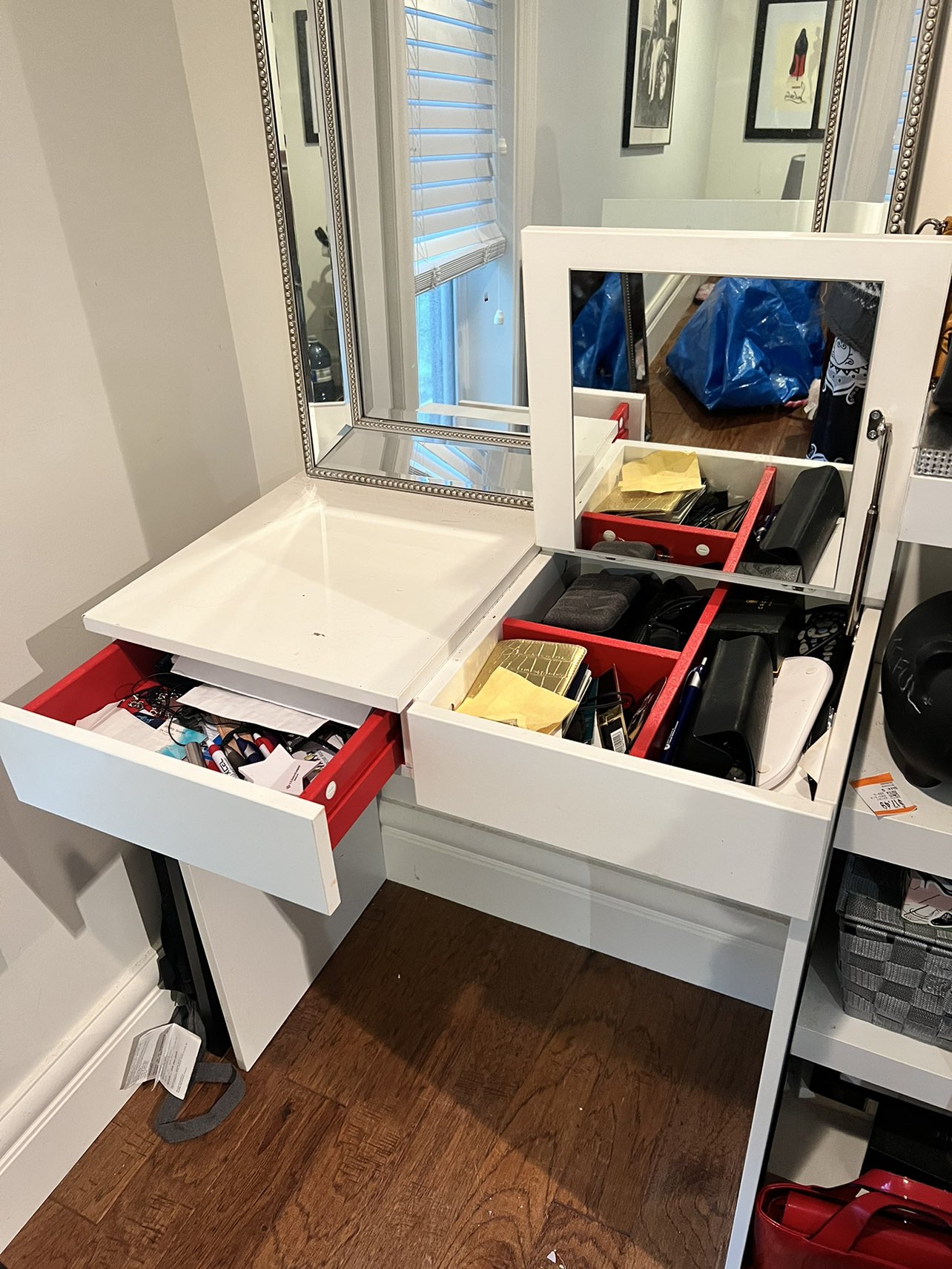 White vanity Desk - photo 2