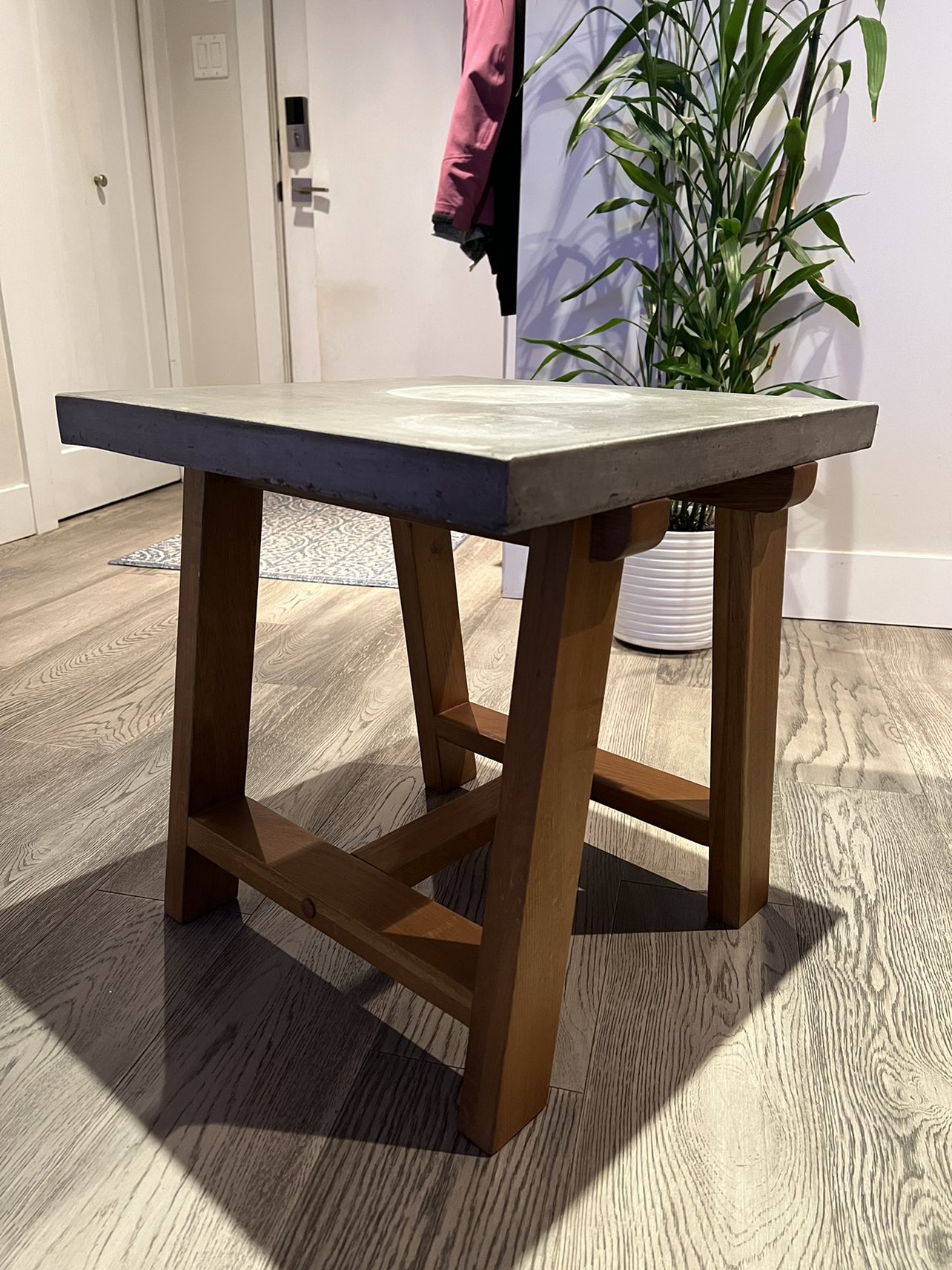Coffee/side table with cement top image indicator(3)