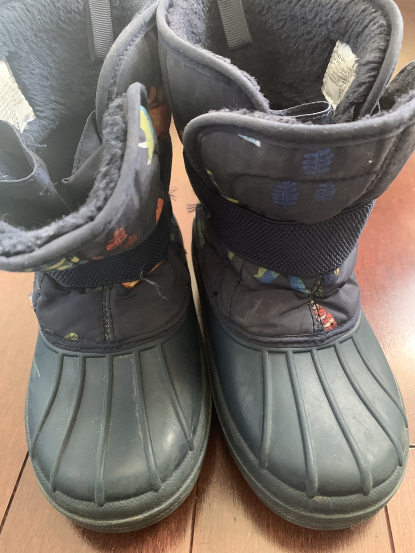 Kids “WINTER boots”🥾👢 #freecycle image indicator(4)