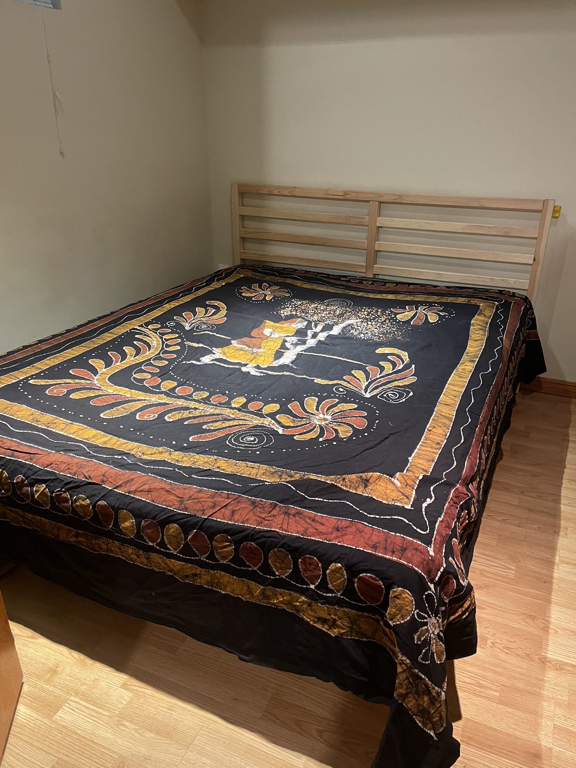 Queen Size Bed Frame, Mattress & Comforter - photo 3