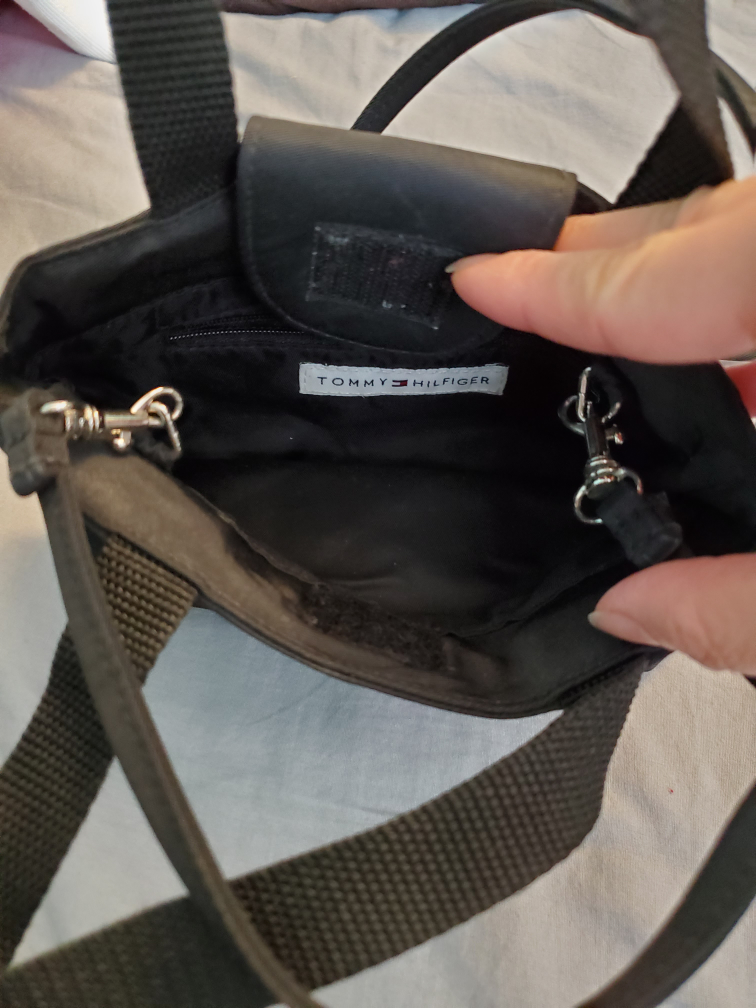 Tommy hilfiger mini bag- detachable strap image indicator(3)