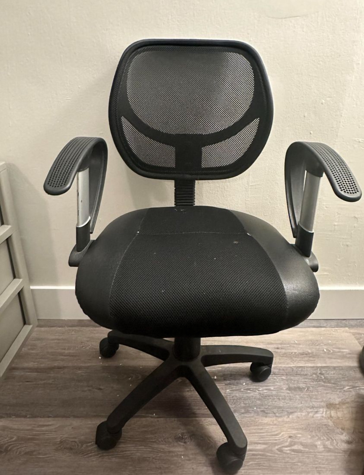 Ergonomic office chair