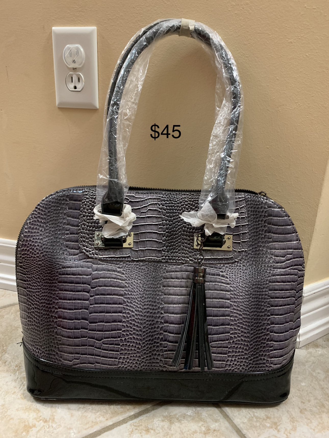 Carry on luggage-duffels bags,laptop bags,tote,purse image indicator(4)