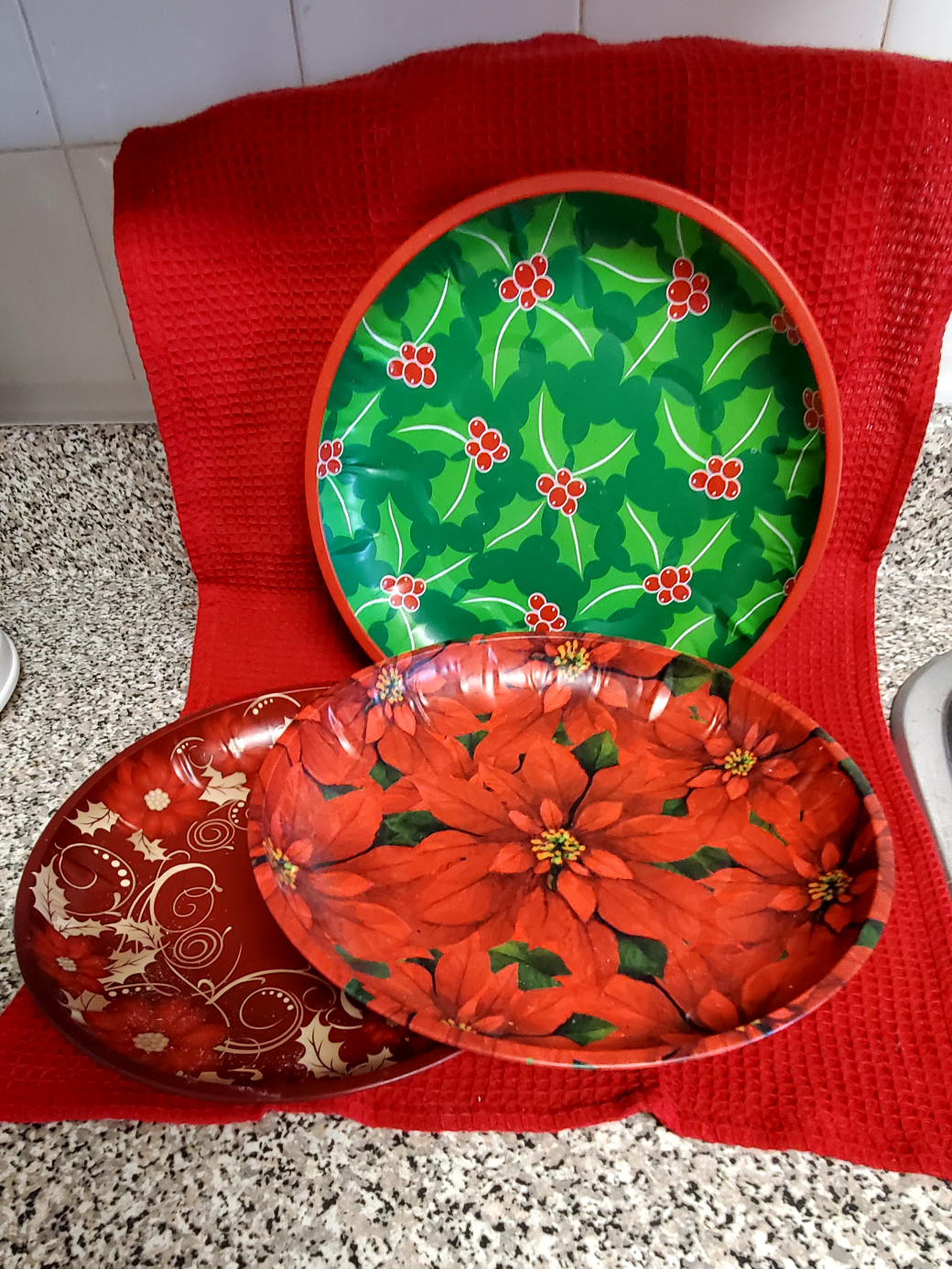 Metal serving  plates (Christmas) D: 25cm - #freecycle