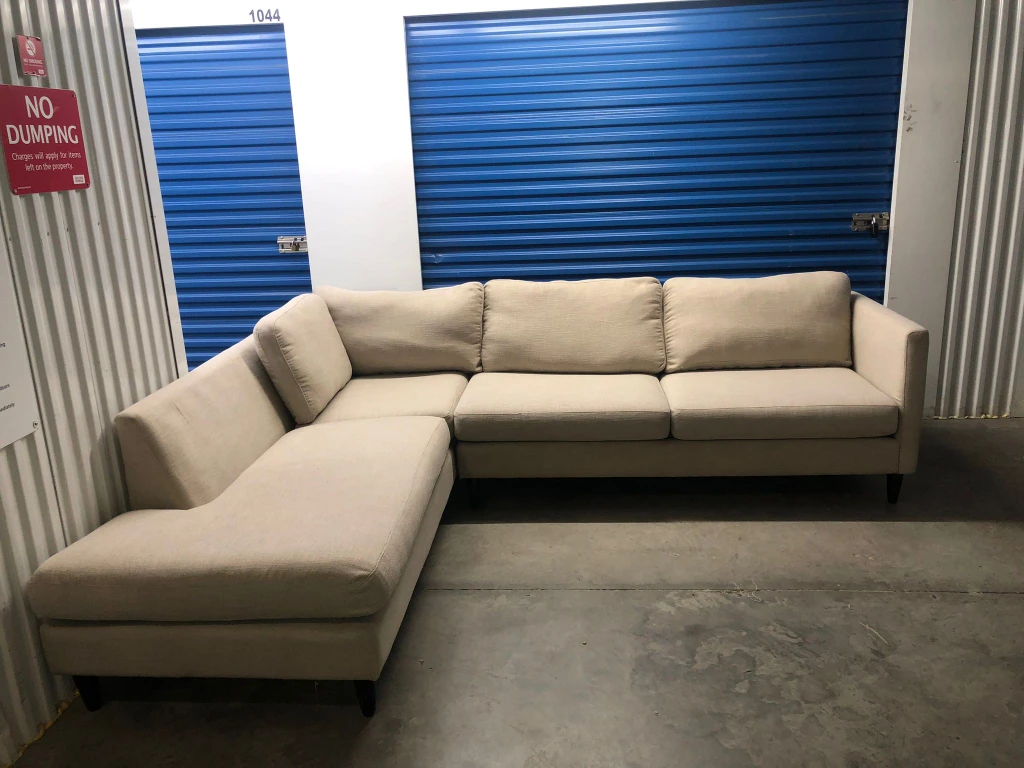 FREE DELIVERY 🚚💨4 SEATER LIGHT BEIGE MODERN SECTIONAL SOFA/COUCH thumbnail