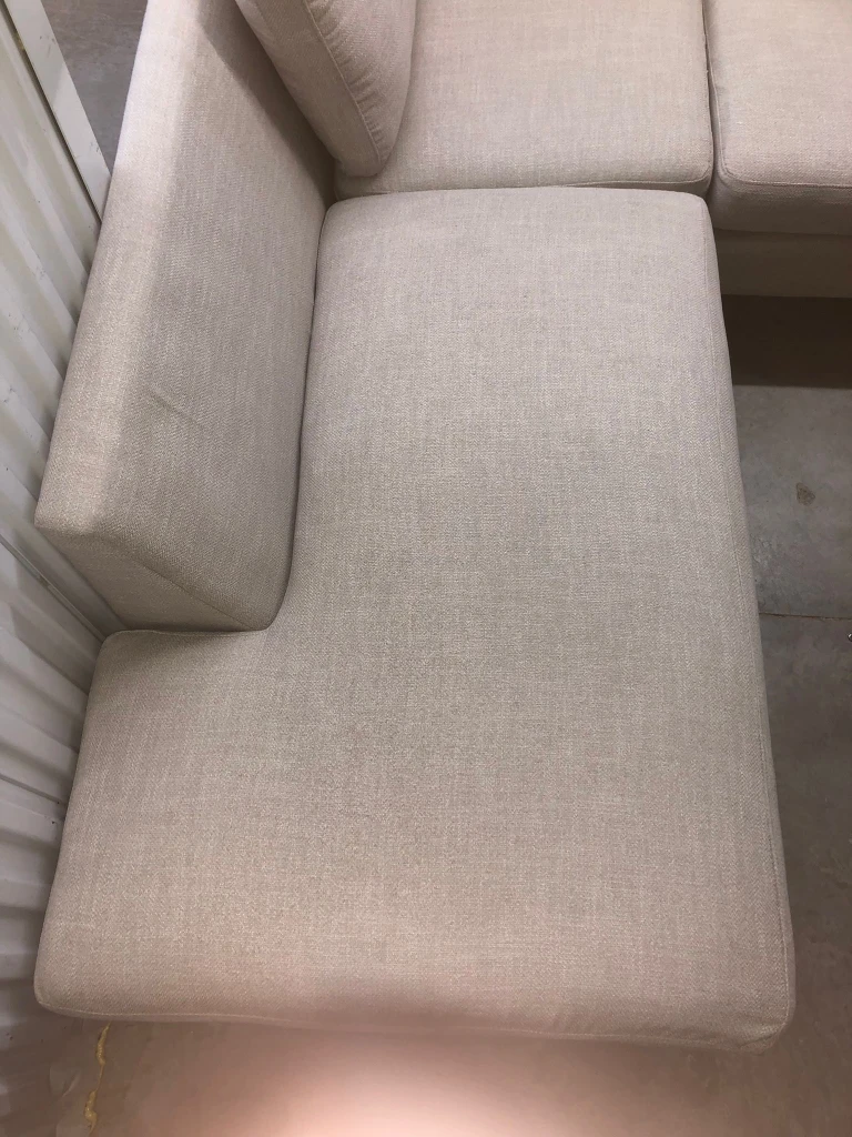 FREE DELIVERY 🚚💨4 SEATER LIGHT BEIGE MODERN SECTIONAL SOFA/COUCH image indicator(9)