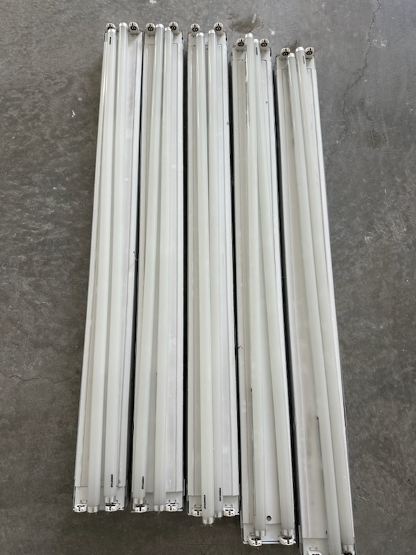 Fluorescent light fixtures - photo 3