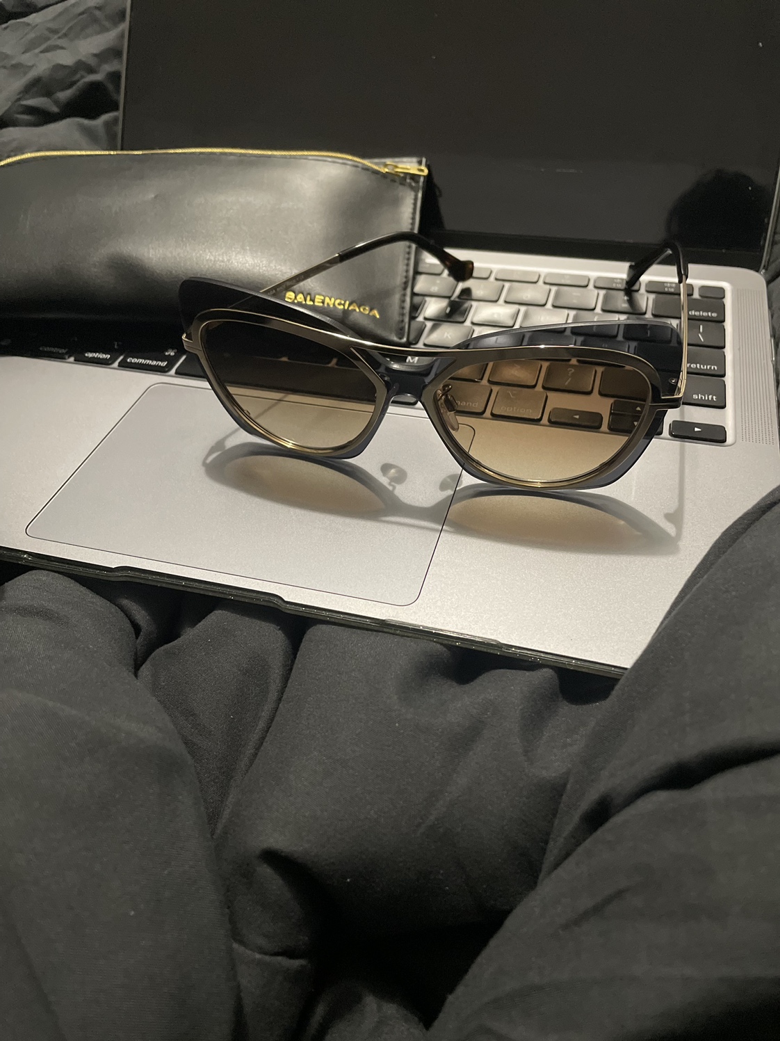 Balenciaga sunglasses image indicator(4)