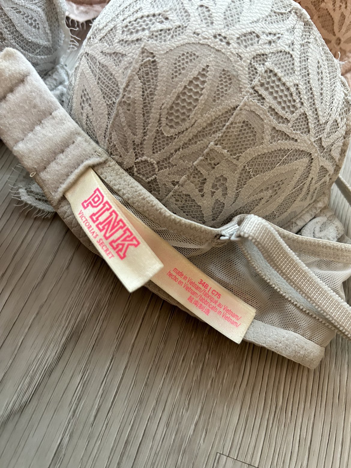 VS pink and Aerie Push up bras image indicator(3)