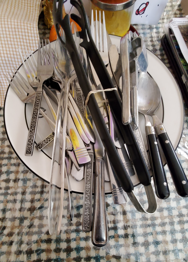 Dishes and cutlery 🏒 thumbnail