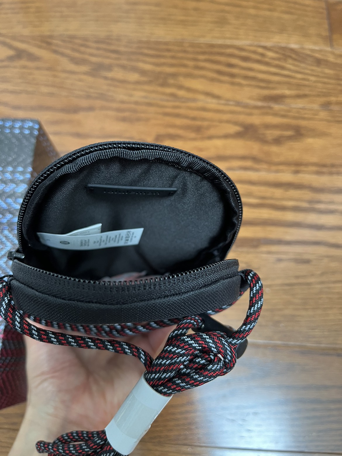 Brand new Lululemon crossbody bag image indicator(6)
